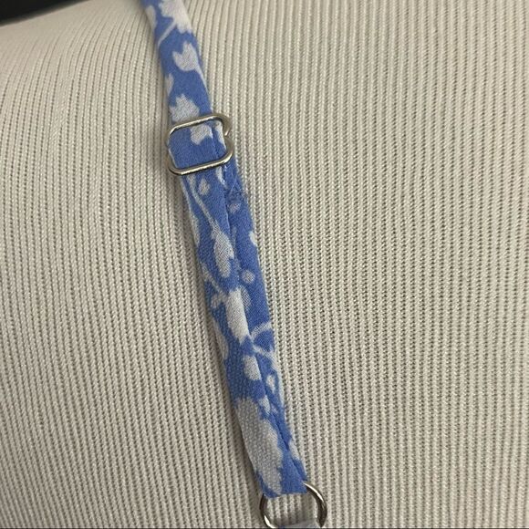 Floral and Patterned Women's Tops - Picture 3 of 9